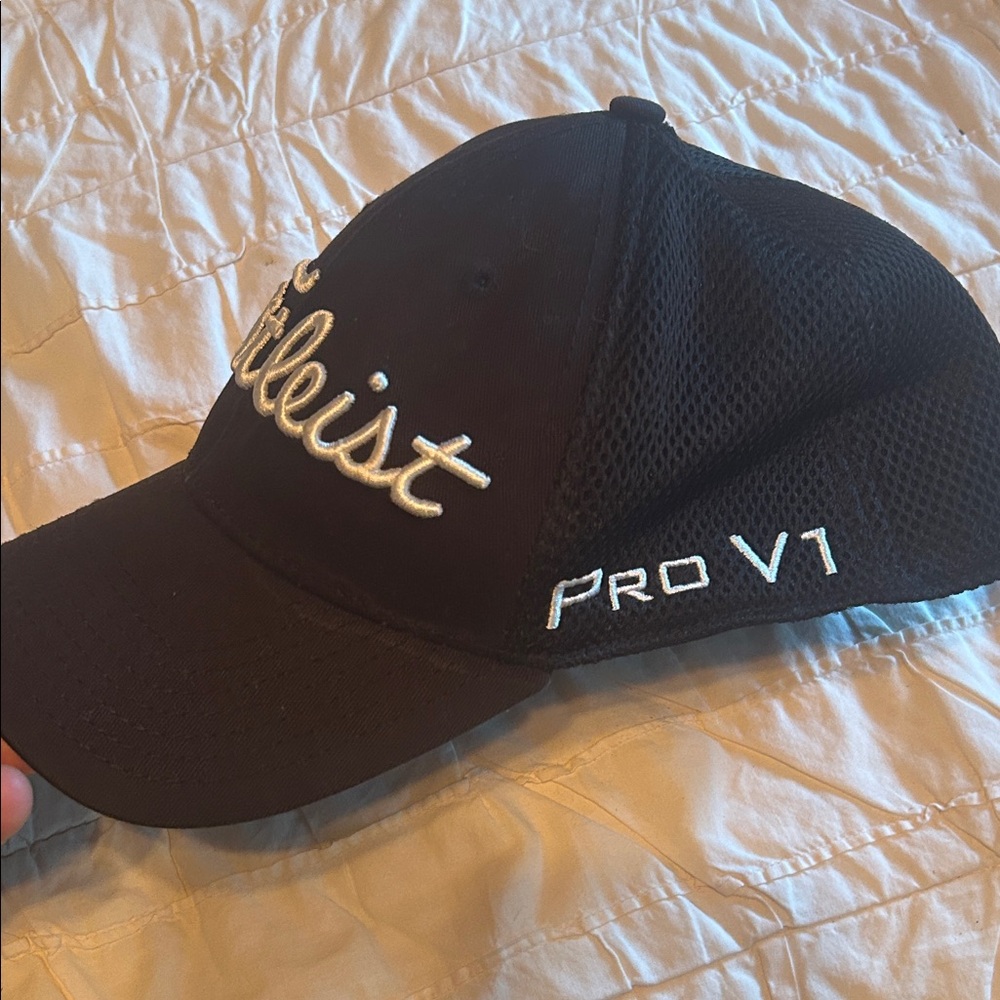 Titleist Black and White Pro V1 Golf Cap